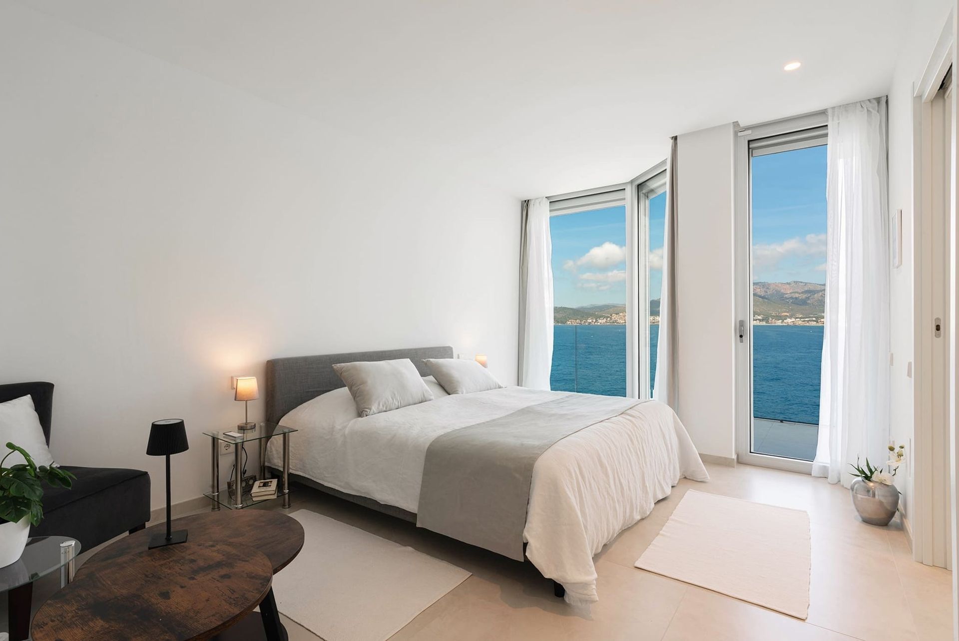 Frontline Villa with amazing Seaview for Sale in Santa Ponsa