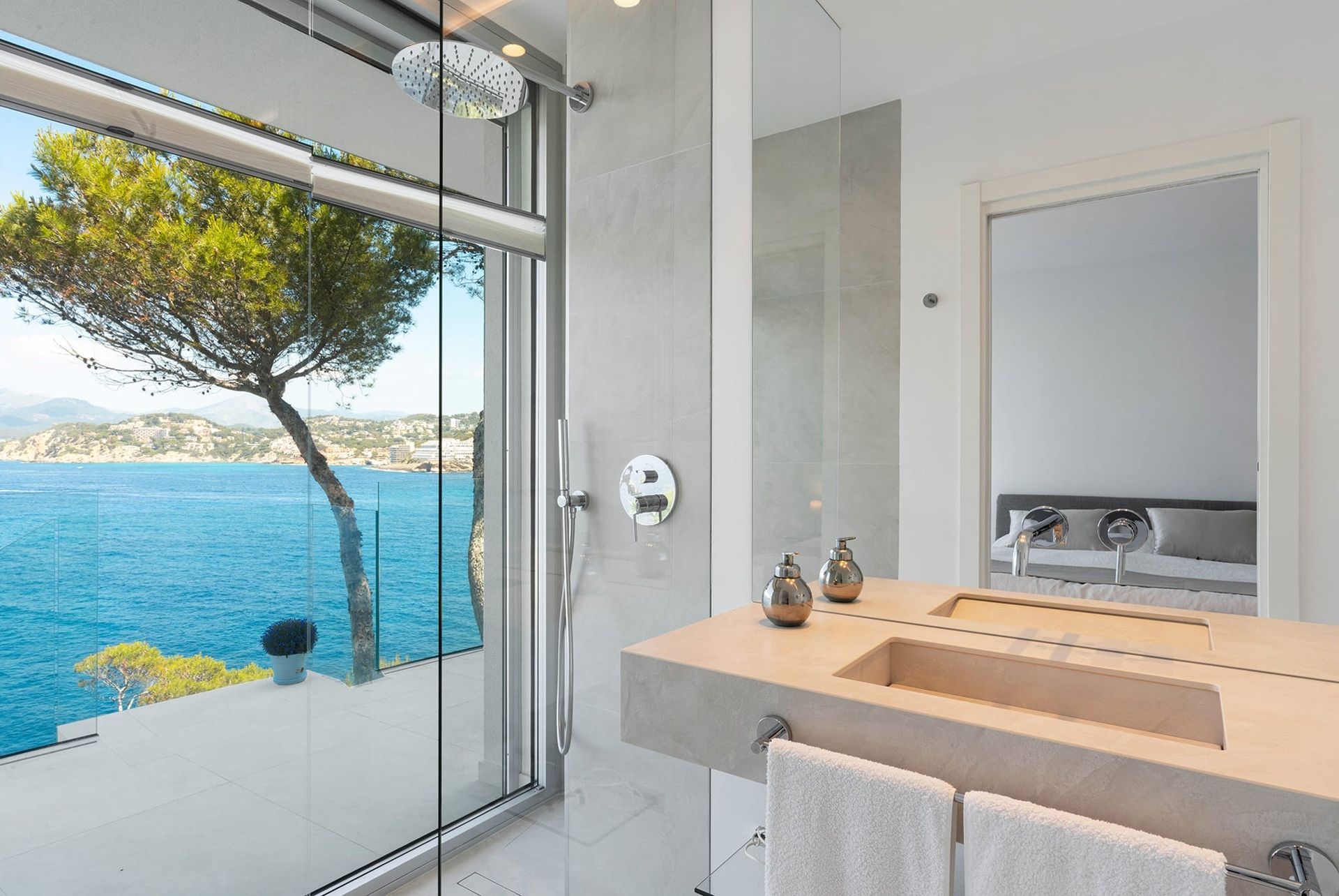 Frontline Villa with amazing Seaview for Sale in Santa Ponsa
