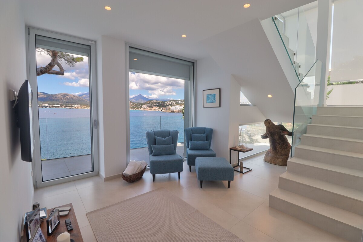 Frontline Villa with amazing Seaview for Sale in Santa Ponsa