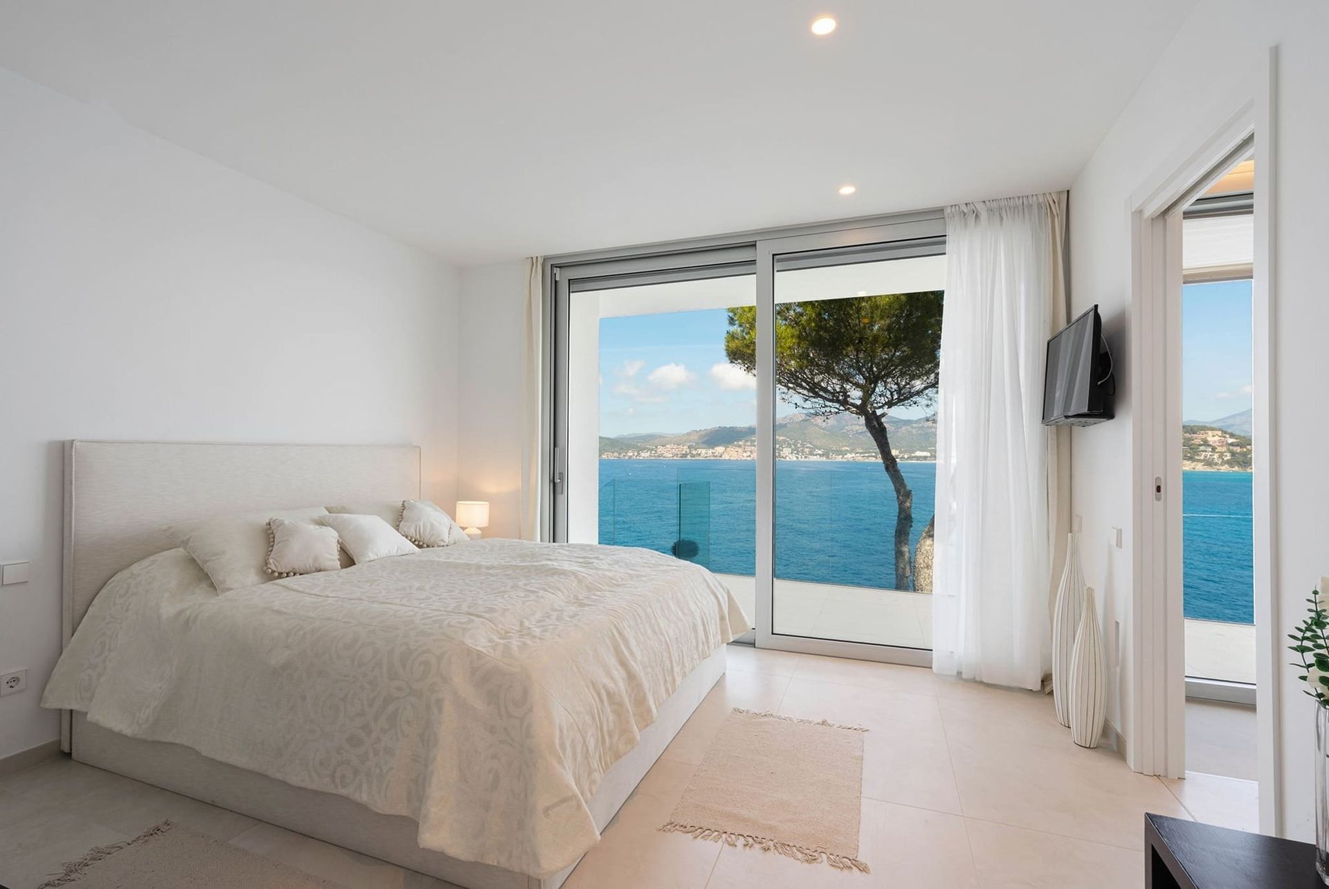 Frontline Villa with amazing Seaview for Sale in Santa Ponsa