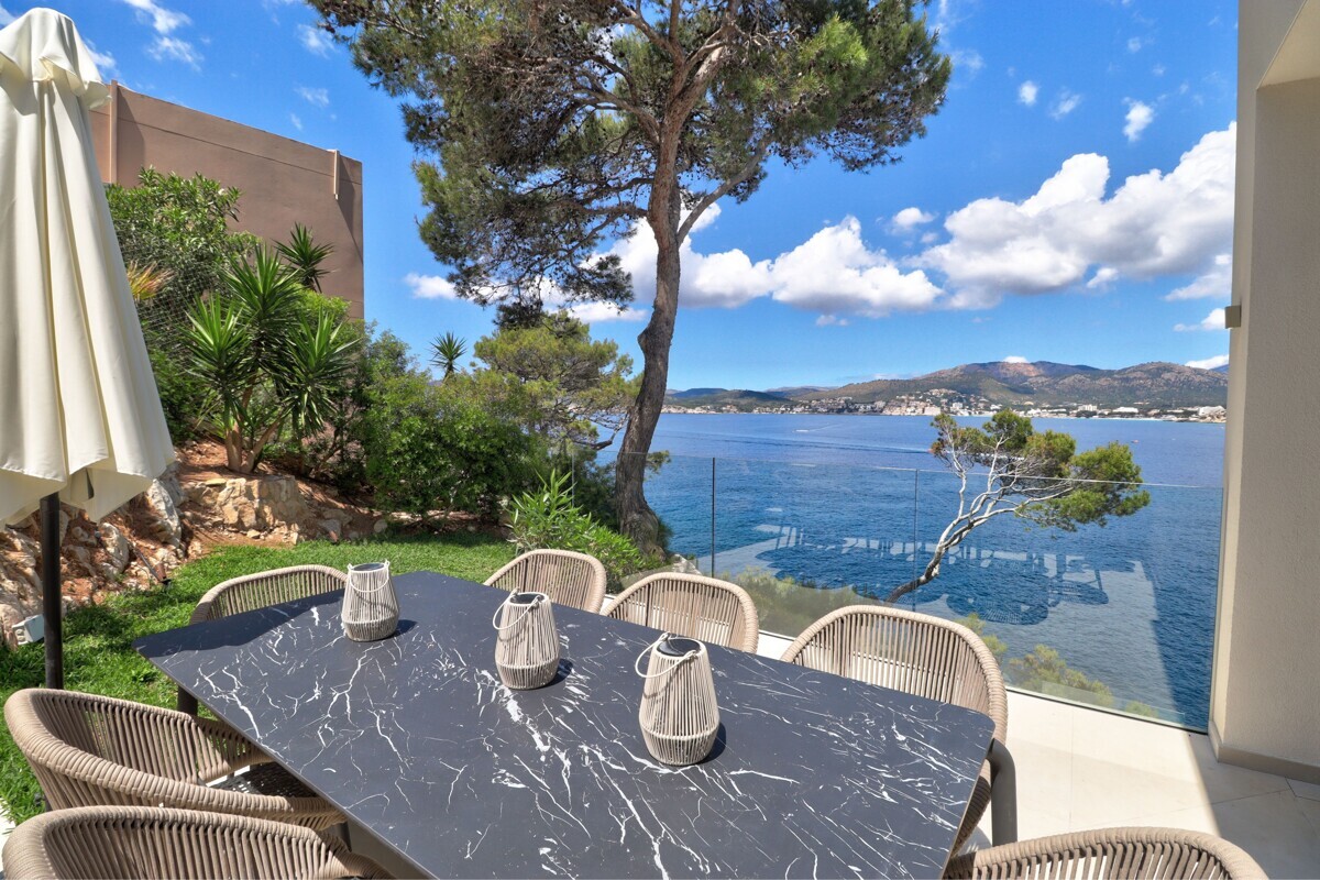 Frontline Villa with amazing Seaview for Sale in Santa Ponsa