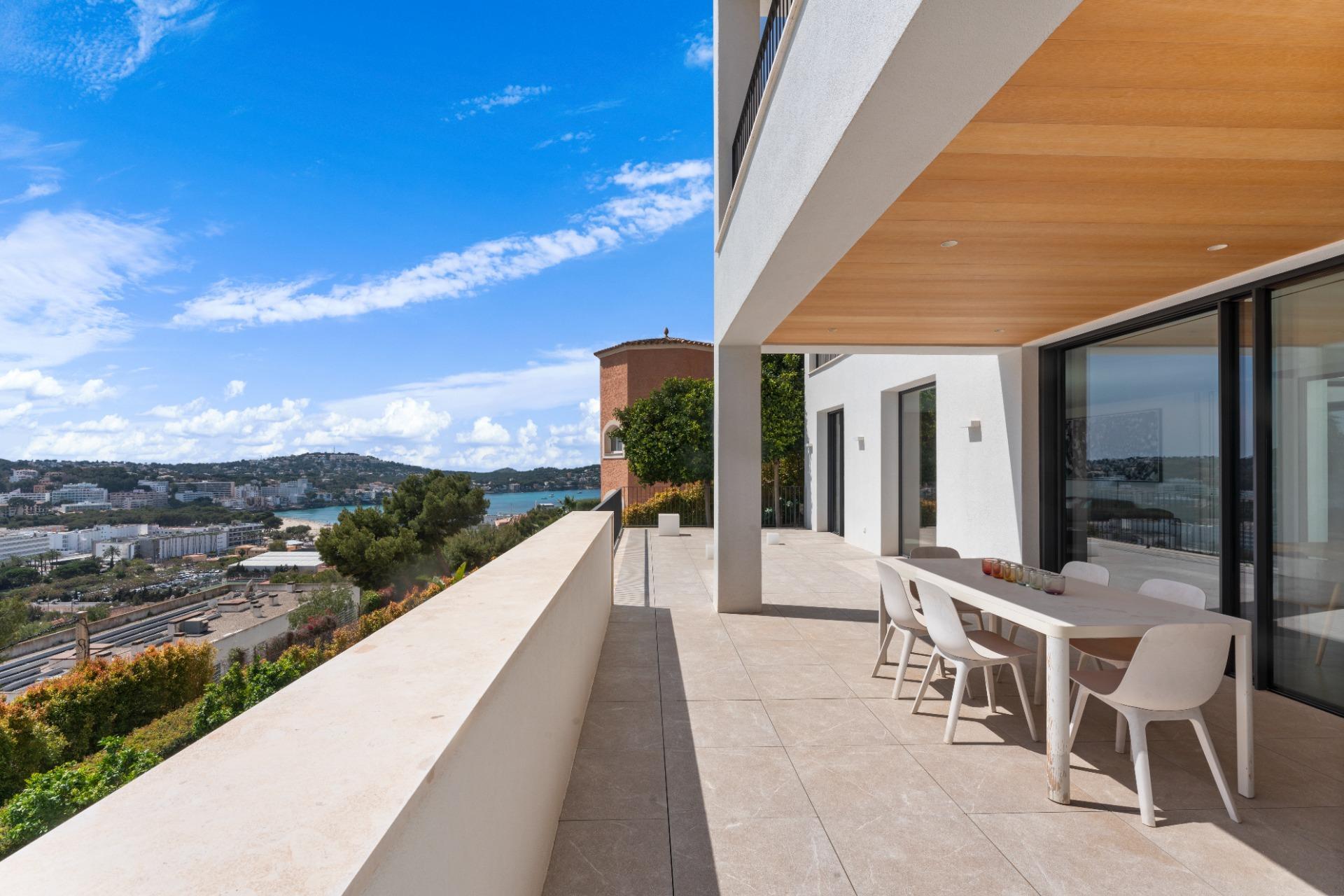 Luxury Villa for Sale in Santa Ponsa with Sea Views and Guest House