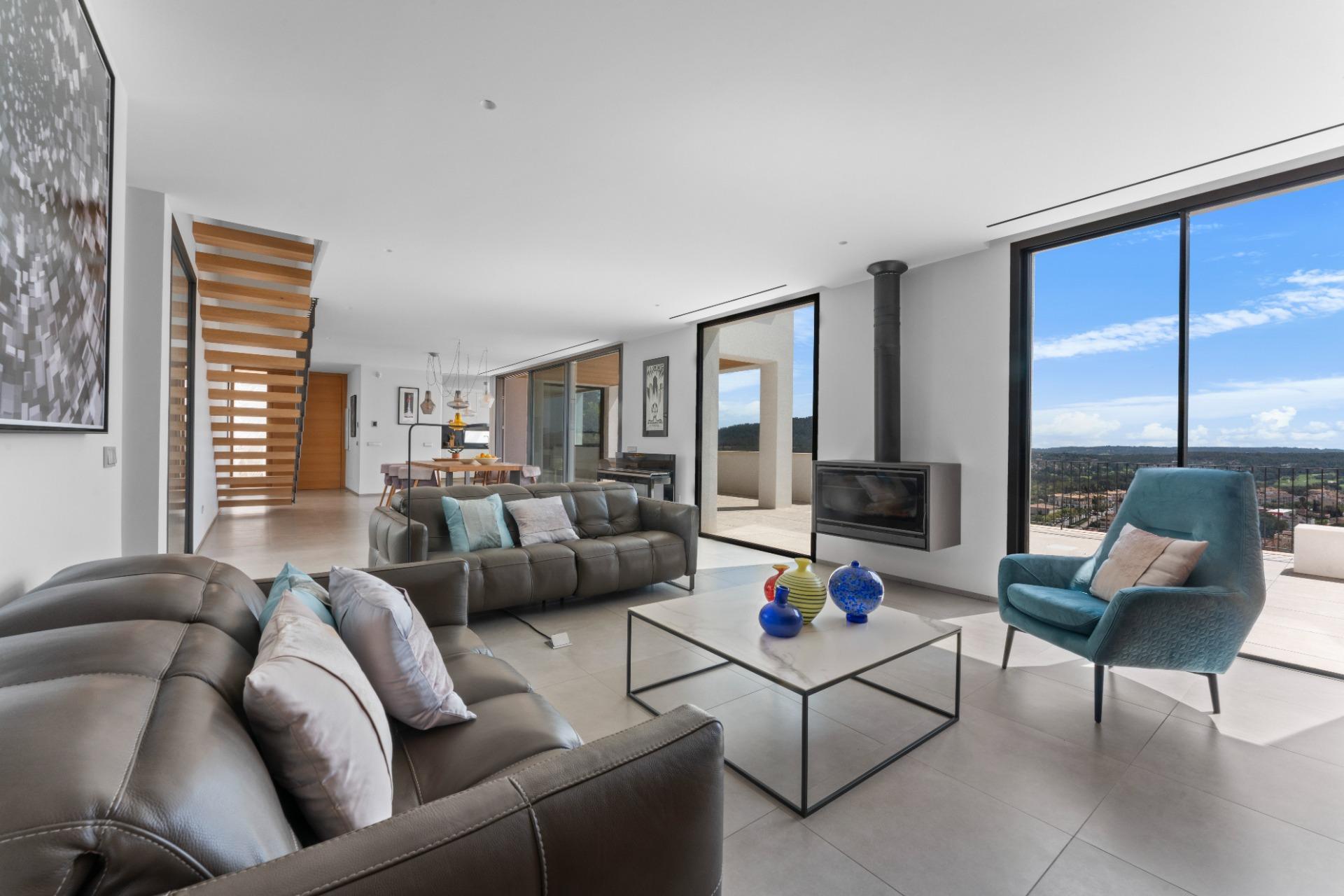Luxury Villa for Sale in Santa Ponsa with Sea Views and Guest House
