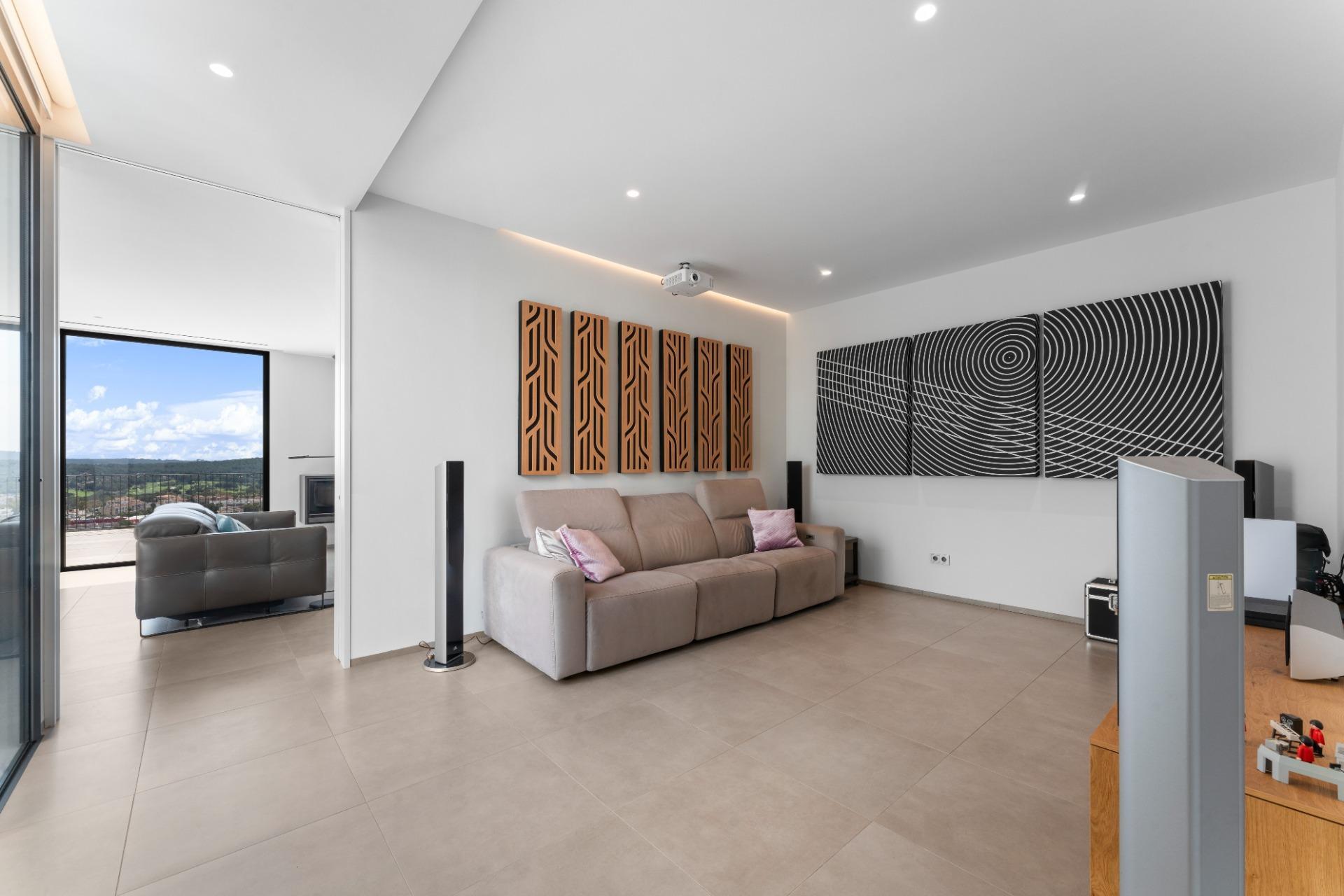 Luxury Villa for Sale in Santa Ponsa with Sea Views and Guest House