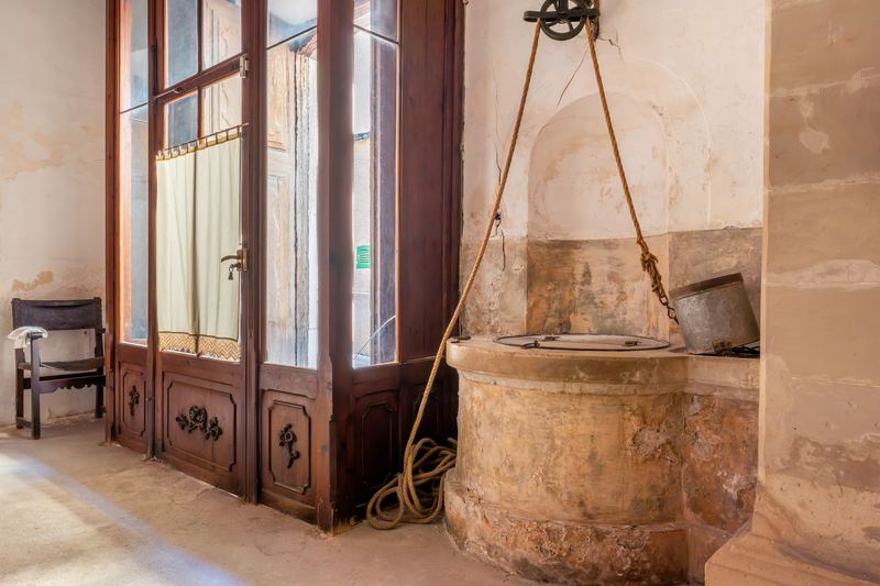 Great Investment: Spacious House and plot for sale in Sineu
