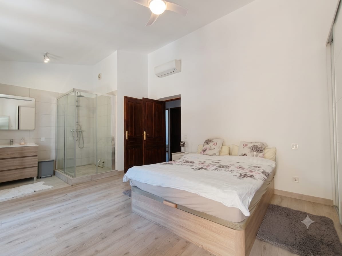 Recently renovated House with spacious Garden for Sale in Center of Andratx