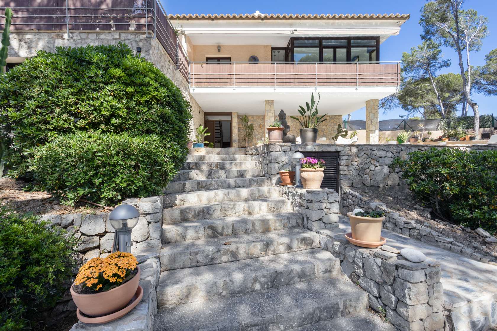 Spacious Villa in walking distance from the Beach for Sale in Santa Ponsa