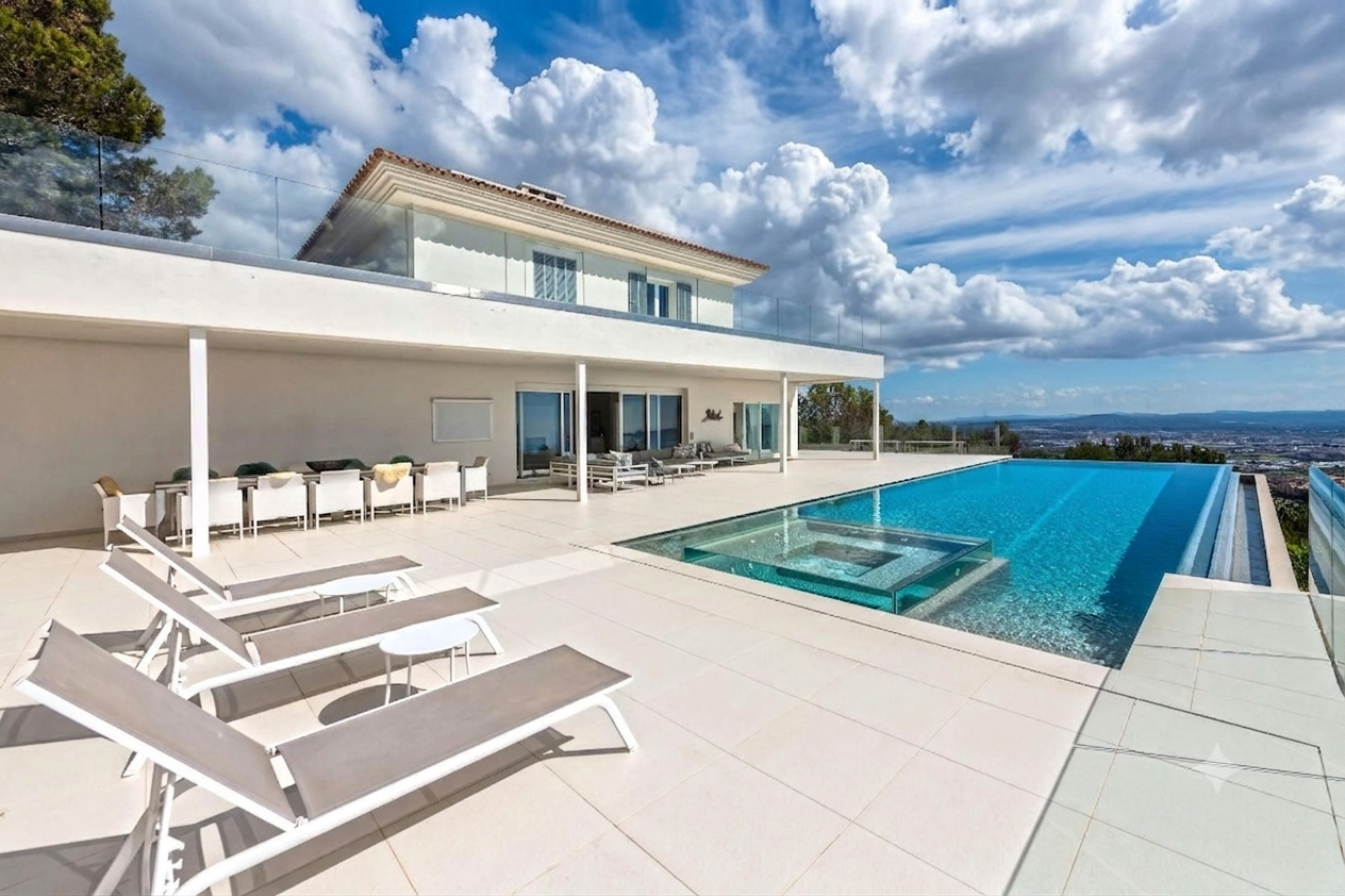 Exclusive Villa with Seaview for Sale in Son Vida