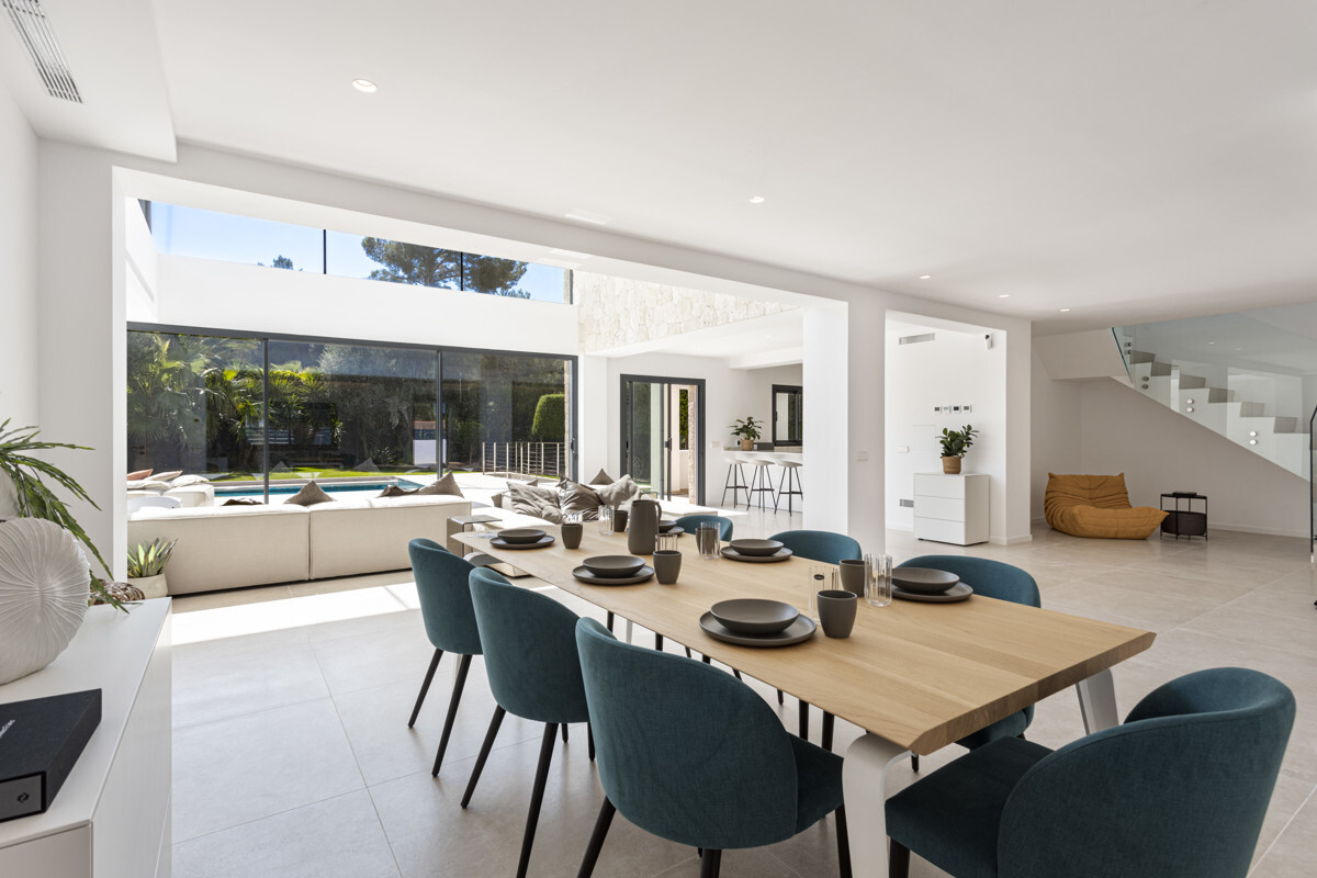 Moderna y espaciosa villa en venta en Santa Ponsa.