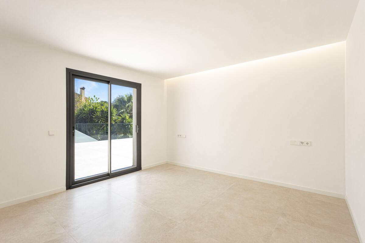 Moderna y espaciosa villa en venta en Santa Ponsa.