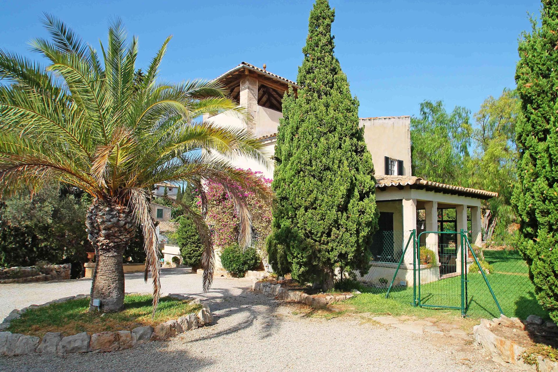 15-villa-in-erster-meeresline-santa-ponca-villa-in-first-sea-line-santa-ponca-chalet-en-primera-linea-de-mar.jpg