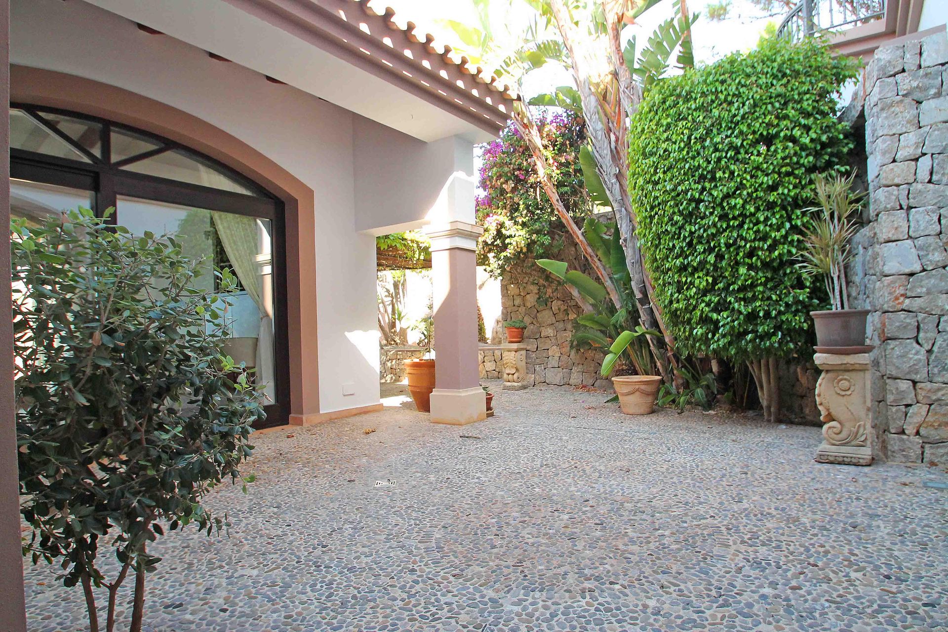 020-Villa-in-Son-Vida-chalet-en-Son-Vida-scaled.jpg