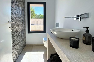 fe16aa11-11f8-4d99-8e29-c00c1e8d77d5.jpg