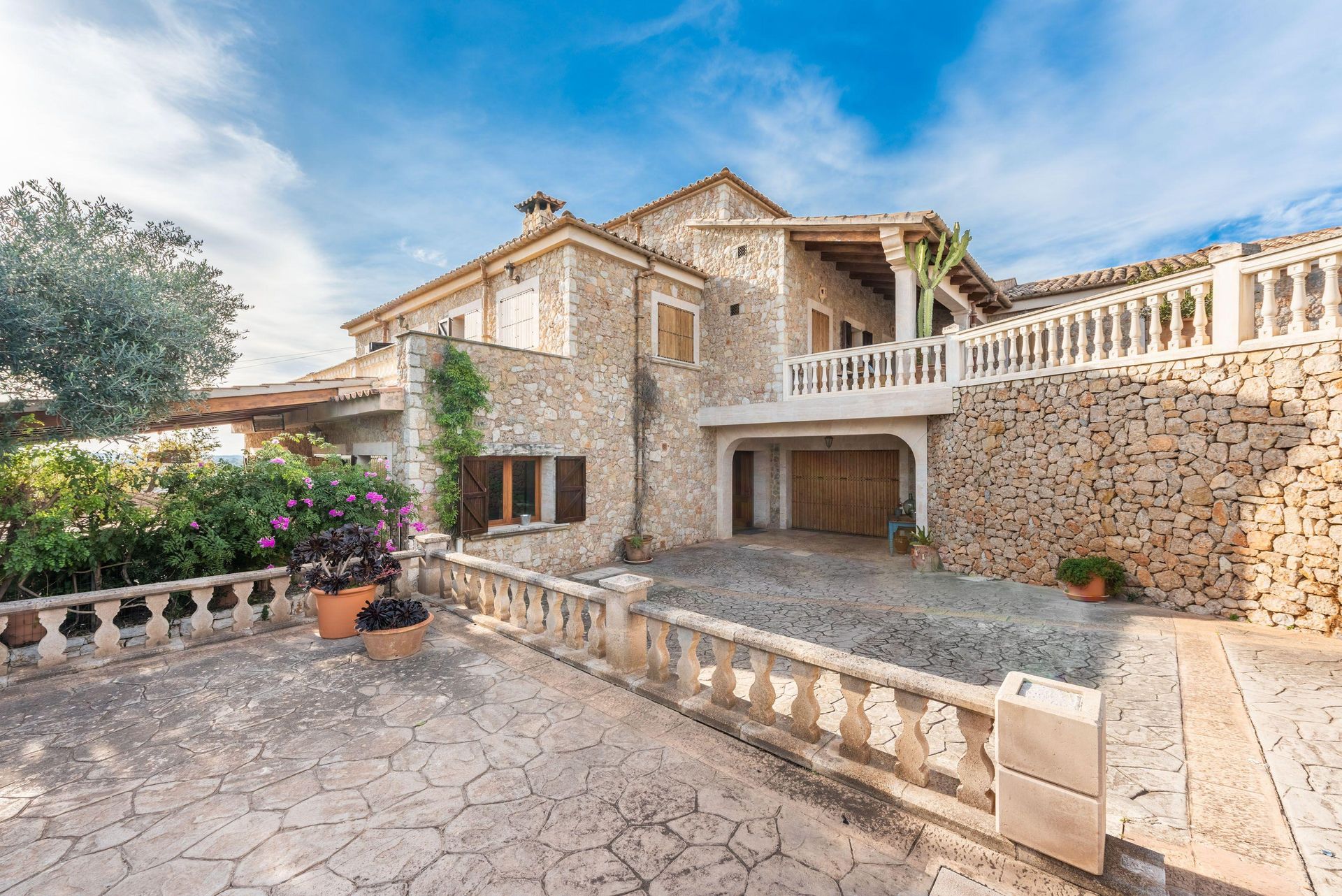 02-luxus-villa-son-vida-kaufen-buy-luxury-villa-son-vida-palma-comprar-chalet-en-son-vida-scaled.jpg