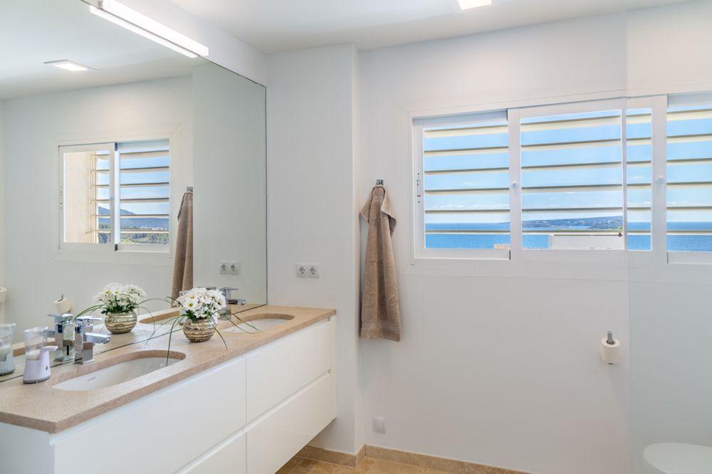 008-luxus-reihenhaus-in-santa-ponsa-mit-meerblick-luxury-town-house-in-santa-ponsa-with-sea-views-casa-adosada-con-vistas-al-mar-en-santa-ponsa.jpg