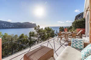 Terrace-and-sea-views (1).jpg