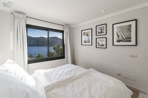 Master-bedroom-with-sea-views.jpg