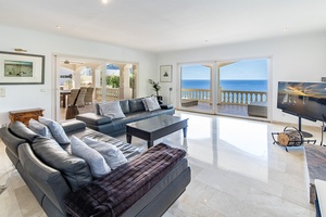 Mallorca_villa_Andratx_Sale_sell_Living-room-2.jpg
