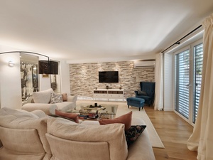 Mallorca-villa-sale-pool-santa-ponsa-12.jpg
