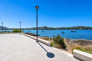 Mallorca_seafront_Restaurant_SantaPonsa_4.jpg
