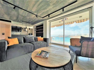 Modern Frontline Apartment in Port Adriano