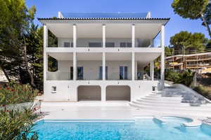 Mallorca villa for sale with sea views in Paguera