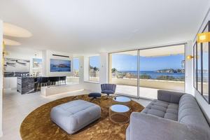 Mallorca Penthouse for Sale in Santa Ponsa with Private Pool and Panoramic Sea Views