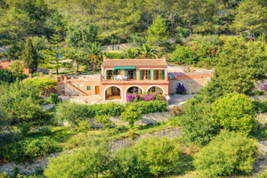 Mallorca Villa with Holiday Rental License for Sale in Galilea