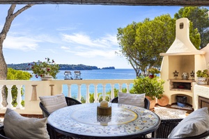 Mallorca Frontline Apartment for Sale in Costa de la Calma