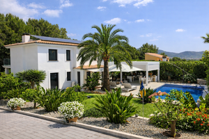 Mallorca Villa with Pool Garage Garden for Sale in Santa Ponsa