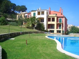 Mallorca Townhouse for Sale  in gated Community with pool in prestigious Area of Santa Ponça