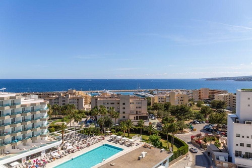 Просторный пентхаус с видом на море в Портальсе