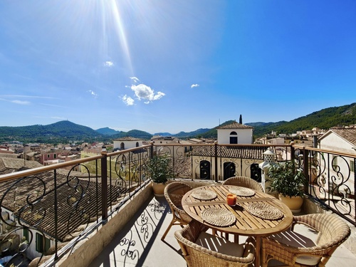 Fullständigt renoverat radhus till salu i byn Andratx