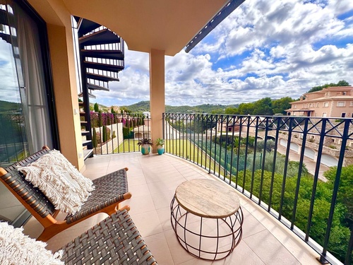 Stilvoll renoviertes Penthouse in Camp de Mar nahe Golfplatz und Meer im Camp de Mar