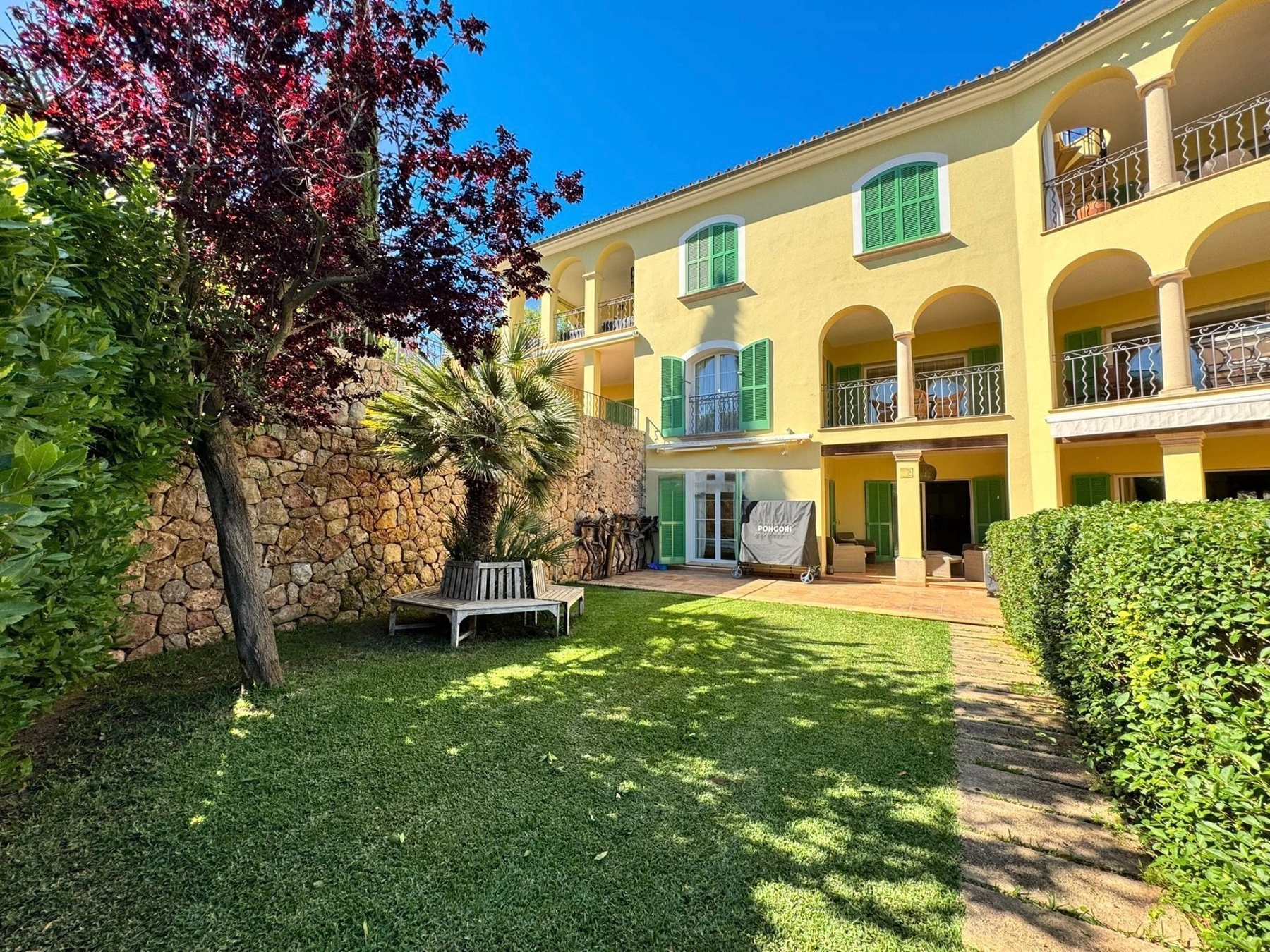 Spacious Garden Apartment for sale in Bendinat