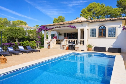 Encantadora villa tipo bungalow en venta en Santa Ponsa
