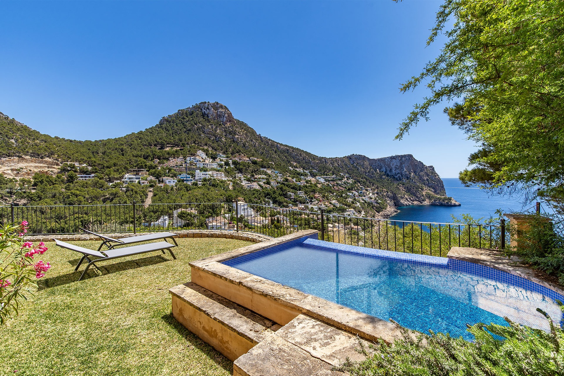 Garden Apartment with Sea View for Sale  in Port Andratx