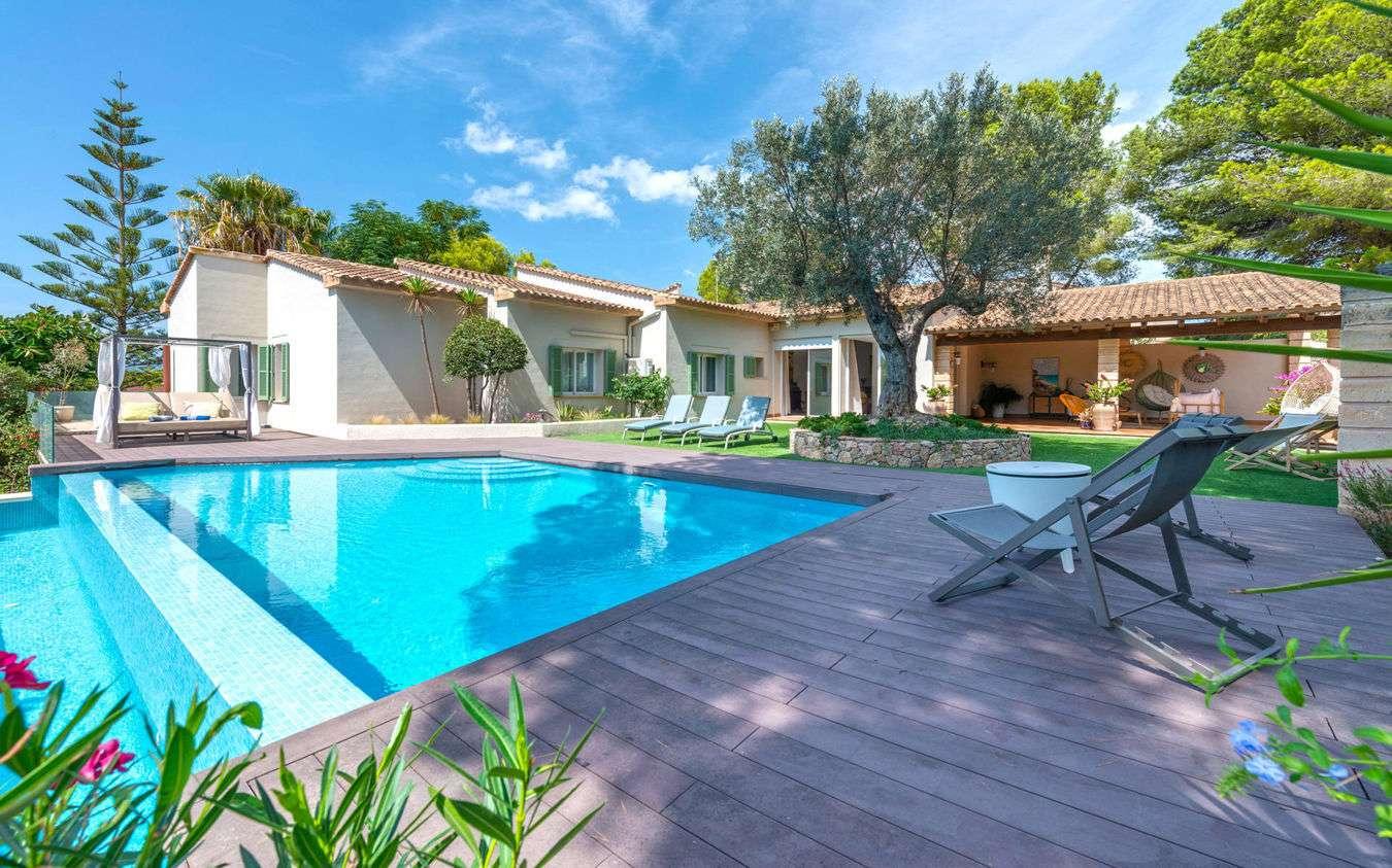 Villa for Sale in luxury Area of Santa Ponsa