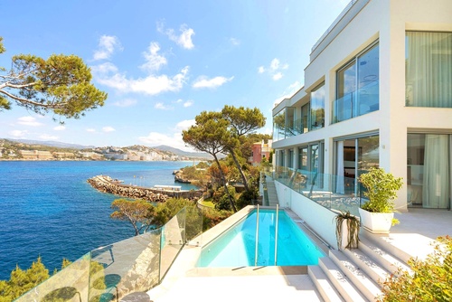 Frontline Villa with amazing Seaview for Sale in Santa Ponsa