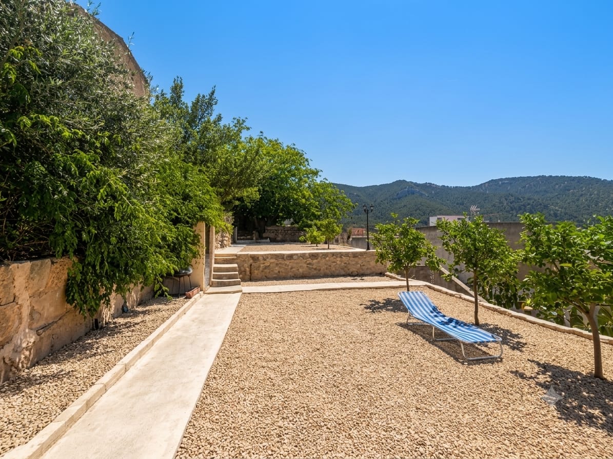 Recently renovated House with spacious Garden for Sale in Center of Andratx