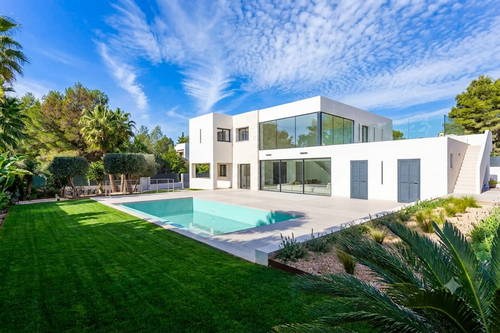 Moderna y espaciosa villa en venta en Santa Ponsa.