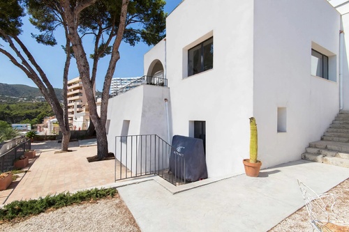 Recently Renovated House with Holiday Licence for Sale in Cala Mayor, Palma