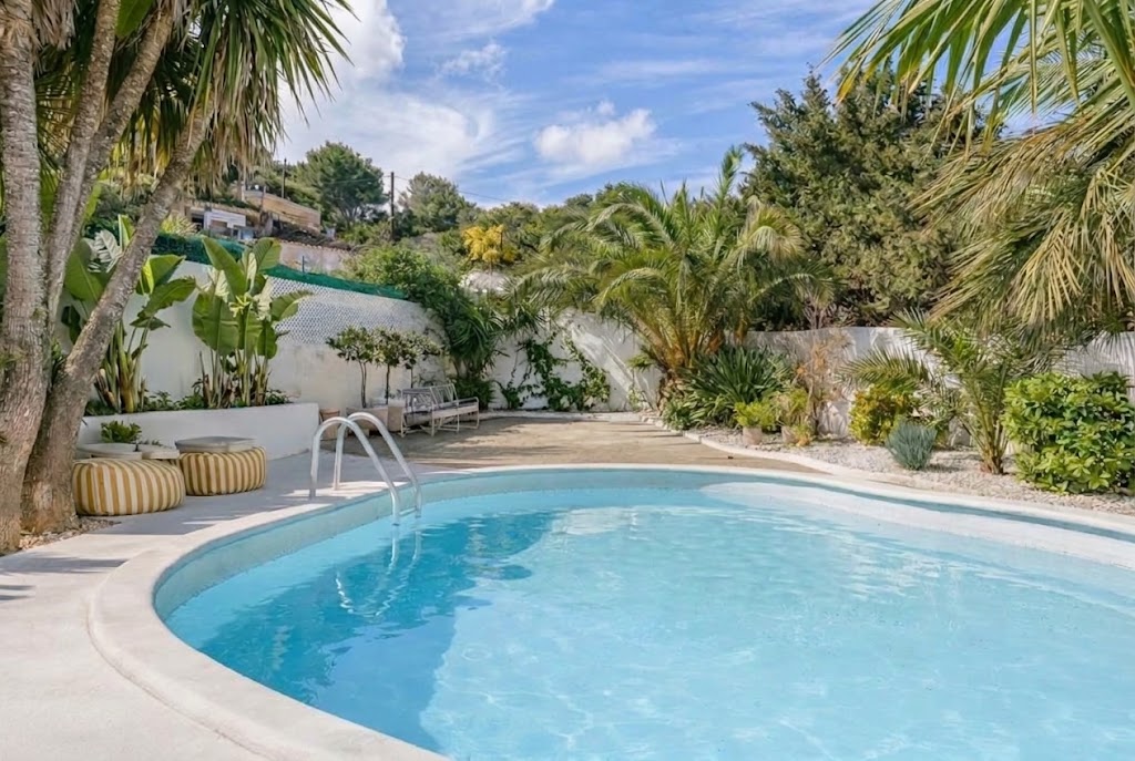 Recently Renovated House with a Pool for Sale in Costa de la Calma